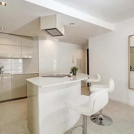 Cpc- Beautiful Flat In With Pool Apartment